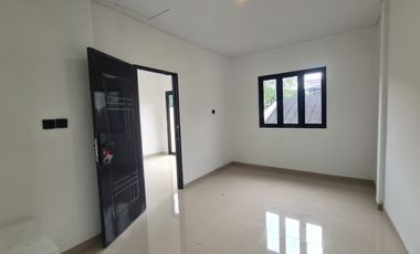Rumah dijual Murah, 2 Lantai, Baru, Telaga Mas, 5 Menit Stasiun Bekasi