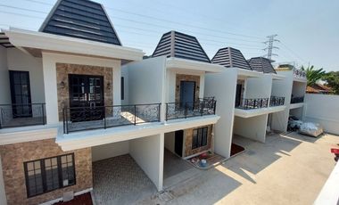 Dijual Rumah 3 Lantai Rooftop Harjamukti Cibubur Brand New House  Nempel MRT Cibubur Lokasi Strategis Dekat Pintu Tol