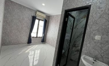 Dijual Rumah 3 Lantai Rooftop Harjamukti Cibubur Brand New House  Nempel MRT Cibubur Lokasi Strategis Dekat Pintu Tol