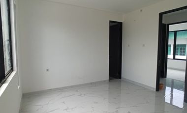 Rumah 2 lantai 4 kamar tidur di tengah kota makassar