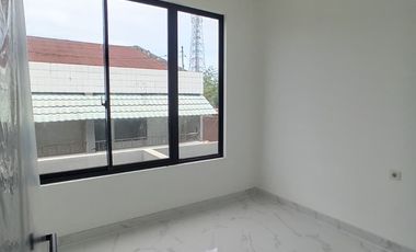 Rumah 2 lantai 4 kamar tidur di tengah kota makassar