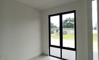 Rumah 2 lantai 4 kamar tidur di tengah kota makassar