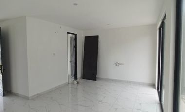 Rumah 2 lantai 4 kamar tidur di tengah kota makassar