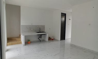 Rumah 2 lantai 4 kamar tidur di tengah kota makassar