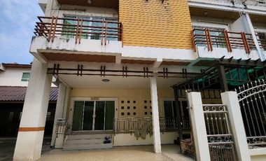ขาย/เช่า ทาวน์เฮ้าส์ 3 ชั้น เนื้อที่ 90.6 ตร.วา หมู่บ้านรินรดา สมุทรสาคร