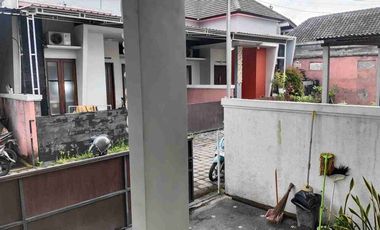 Di sewakan rumah full AC danfurnish kawasan elite gandapura kesiman
