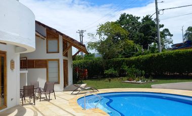VENTA DE HERMOSA CASA CON PISCINA EN CONJUNTO DINASTÍA DEL SOL - VÍA CARMEN DE APICALÁ