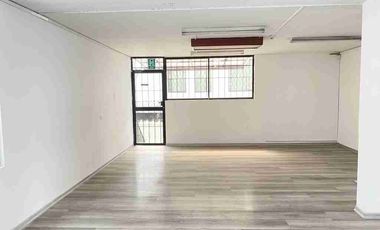 Rento Excelente Casa de 320 m2 cerca de la Shyris en el Centro Norte de Quito