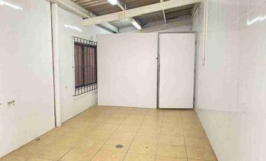 Rento Excelente Casa de 320 m2 cerca de la Shyris en el Centro Norte de Quito