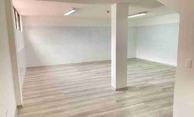 Rento Excelente Casa de 320 m2 cerca de la Shyris en el Centro Norte de Quito