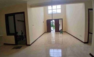 Disewakan Rumah Fullerton Citraland Surabaya