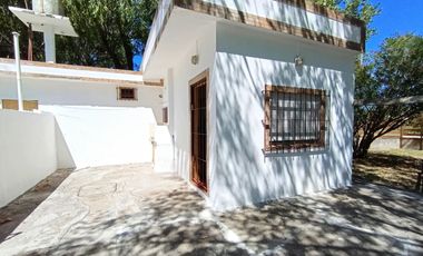 Casa en 1/4 de Lote muy Independiente – Excelente ubicación en Santa Teresita – Diagonal 21