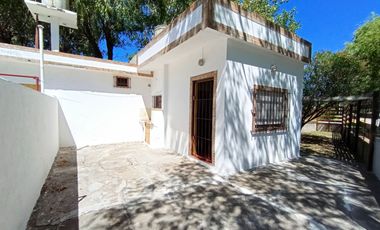 Casa en 1/4 de Lote muy Independiente – Excelente ubicación en Santa Teresita – Diagonal 21