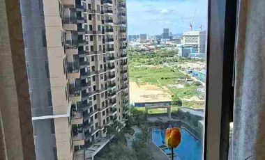1BR with balcony plus small room