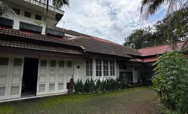 Dijual Rumah 60 % di bawah pasar di komplek buncit jakarta selatan