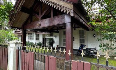 Dijual Rumah 60 % di bawah pasar di komplek buncit jakarta selatan