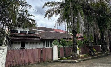 Dijual Rumah 60 % di bawah pasar di komplek buncit jakarta selatan