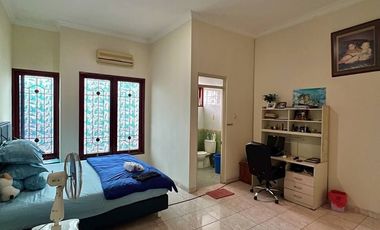 Sewa Rumah mewah mediteranian di Darmo Hill