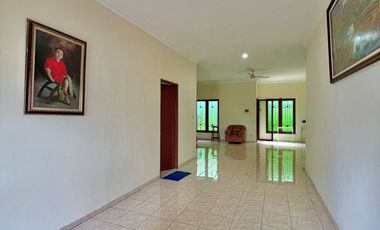 Sewa Rumah mewah mediteranian di Darmo Hill
