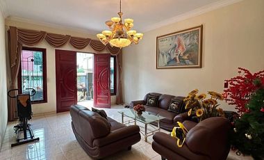 Sewa Rumah mewah mediteranian di Darmo Hill