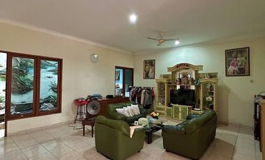 Sewa Rumah mewah mediteranian di Darmo Hill