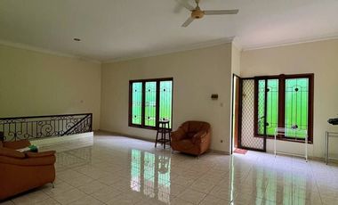 Sewa Rumah mewah mediteranian di Darmo Hill