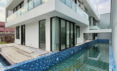 Rumah mewah California vibes di Pakis Argosari with Swimming pool