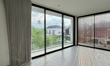 Rumah mewah California vibes di Pakis Argosari with Swimming pool