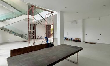 Rumah mewah California vibes di Pakis Argosari with Swimming pool