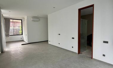 Rumah mewah California vibes di Pakis Argosari with Swimming pool