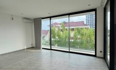 Rumah mewah California vibes di Pakis Argosari with Swimming pool