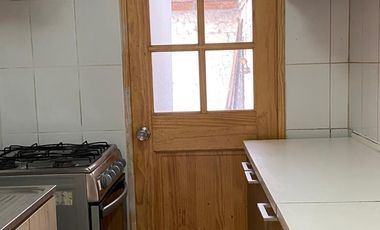 Se vende casa en Villa Los Jardines, Ñuñoa,  3 dormitorios 1 baño Valor $ 155.000.000