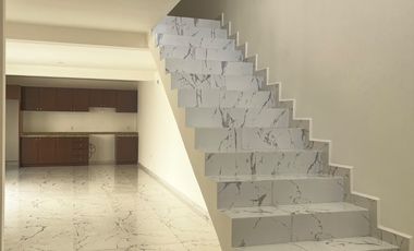 Casa nueva con 3 recámaras sobre calle principal en Boca del Río, Ver.