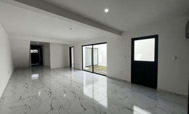 Casa nueva con 3 recámaras sobre calle principal en Boca del Río, Ver.