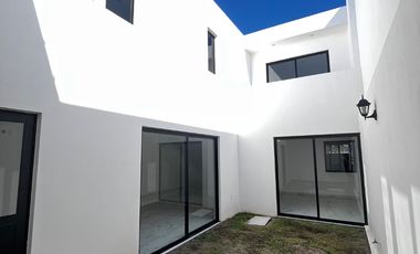 Casa nueva con 3 recámaras sobre calle principal en Boca del Río, Ver.