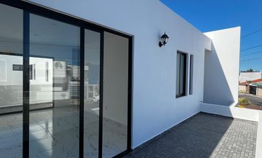 Casa nueva con 3 recámaras sobre calle principal en Boca del Río, Ver.