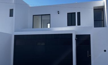 Casa nueva con 3 recámaras sobre calle principal en Boca del Río, Ver.