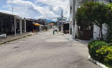 VENTA DE CASA EN CONJUNTO ALGARROBOS - GIRARDOT