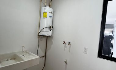 Casa nueva con recámara en planta baja y amplio jardín interior