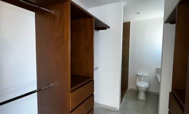 Casa nueva con recámara en planta baja y amplio jardín interior