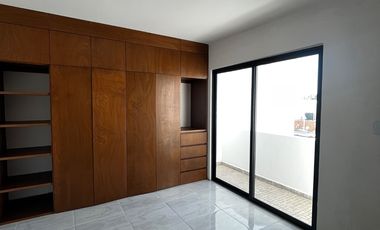 Casa nueva con recámara en planta baja y amplio jardín interior