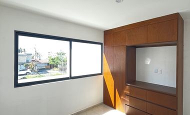 Casa nueva con recámara en planta baja y amplio jardín interior