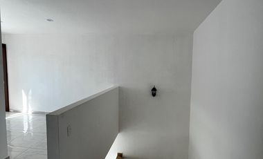 Casa nueva con recámara en planta baja y amplio jardín interior