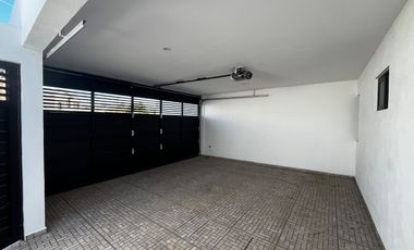 Casa nueva con recámara en planta baja y amplio jardín interior