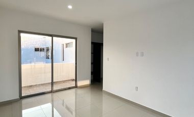 Casa nueva con recámara en planta baja y amplio jardín interior