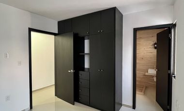 Casa nueva con recámara en planta baja y amplio jardín interior