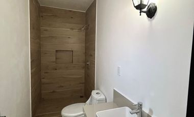Casa nueva con recámara en planta baja y amplio jardín interior
