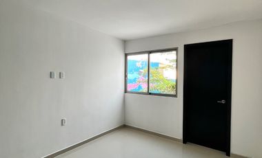 Casa nueva con recámara en planta baja y amplio jardín interior