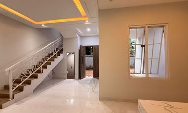Rumah Mewah Cikeas Cibubur  2 Lantai Pinggir Jalan Dekat Tol