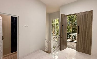 Rumah Mewah Cikeas Cibubur  2 Lantai Pinggir Jalan Dekat Tol